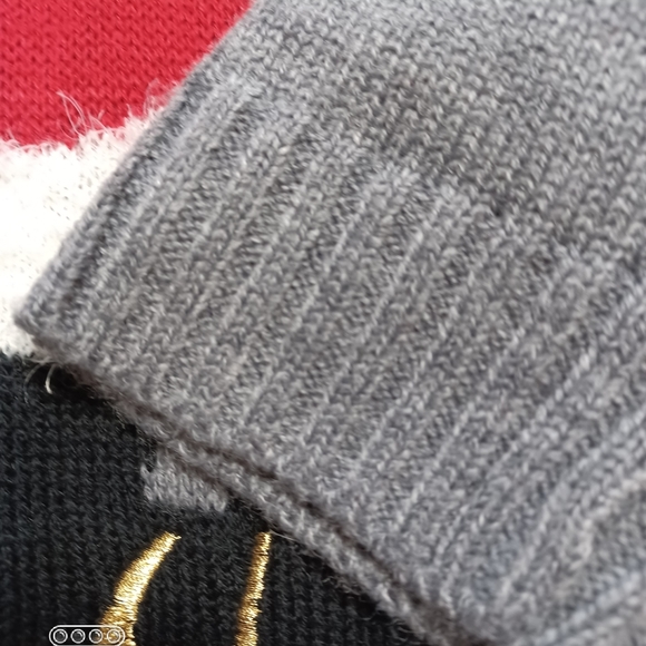 Christmas Sweater XLARGE with Santa ๐
on front Great Condition - Picture 3 of 6